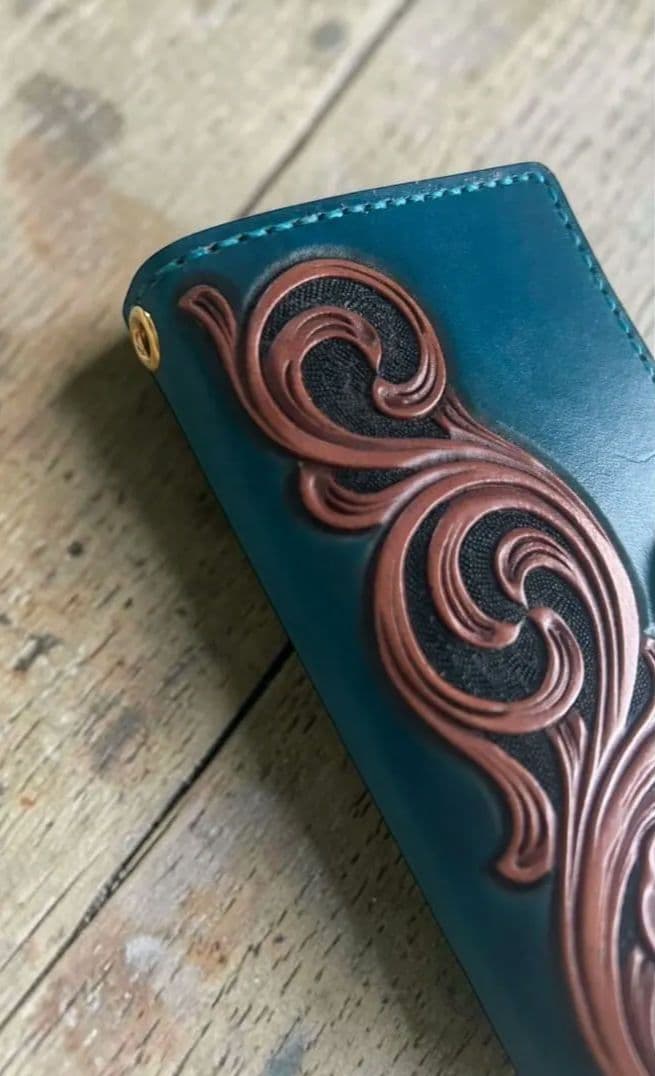 iPhone16用 手帳型ケース　 レザーカービング　オーシャンブルー