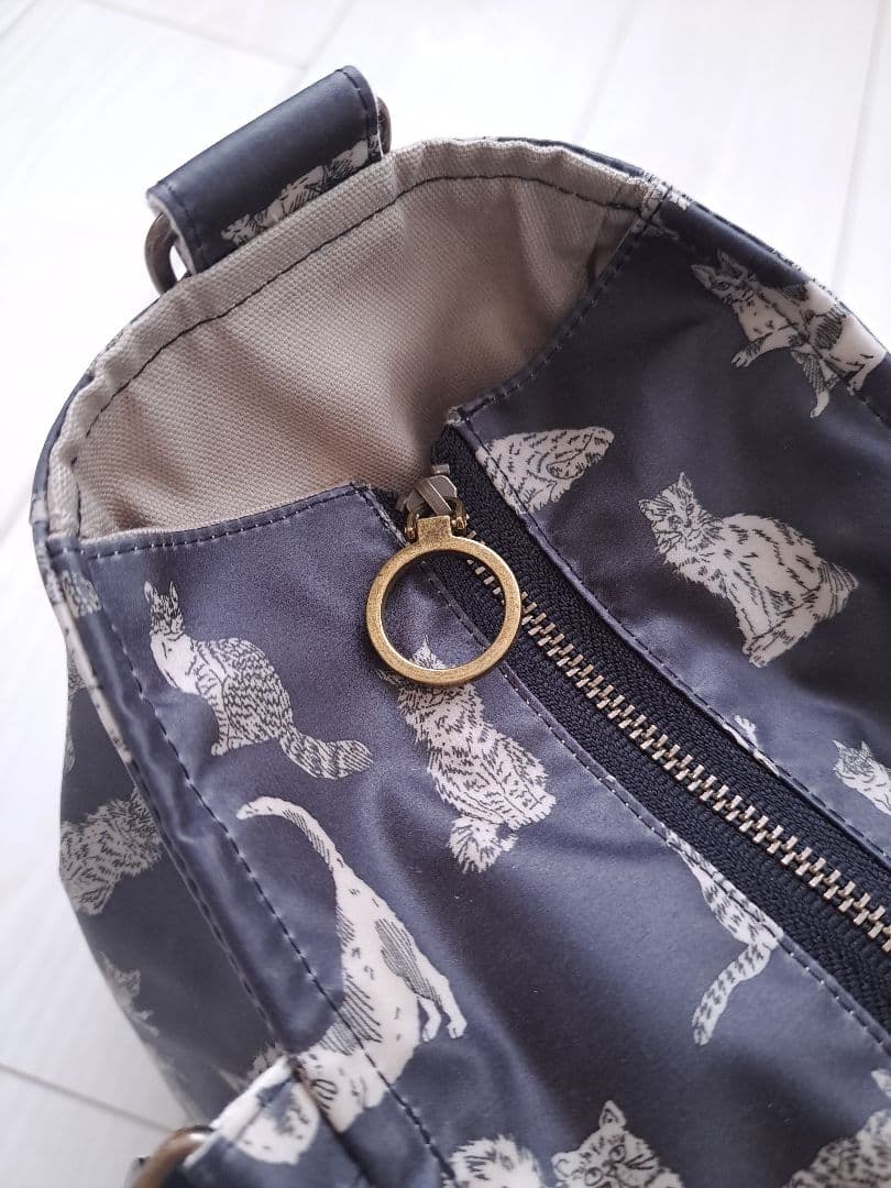 １点のみ♪　新春お買い得セット　共布ショルダー紐付　タック入通勤バッグ　ねこ柄