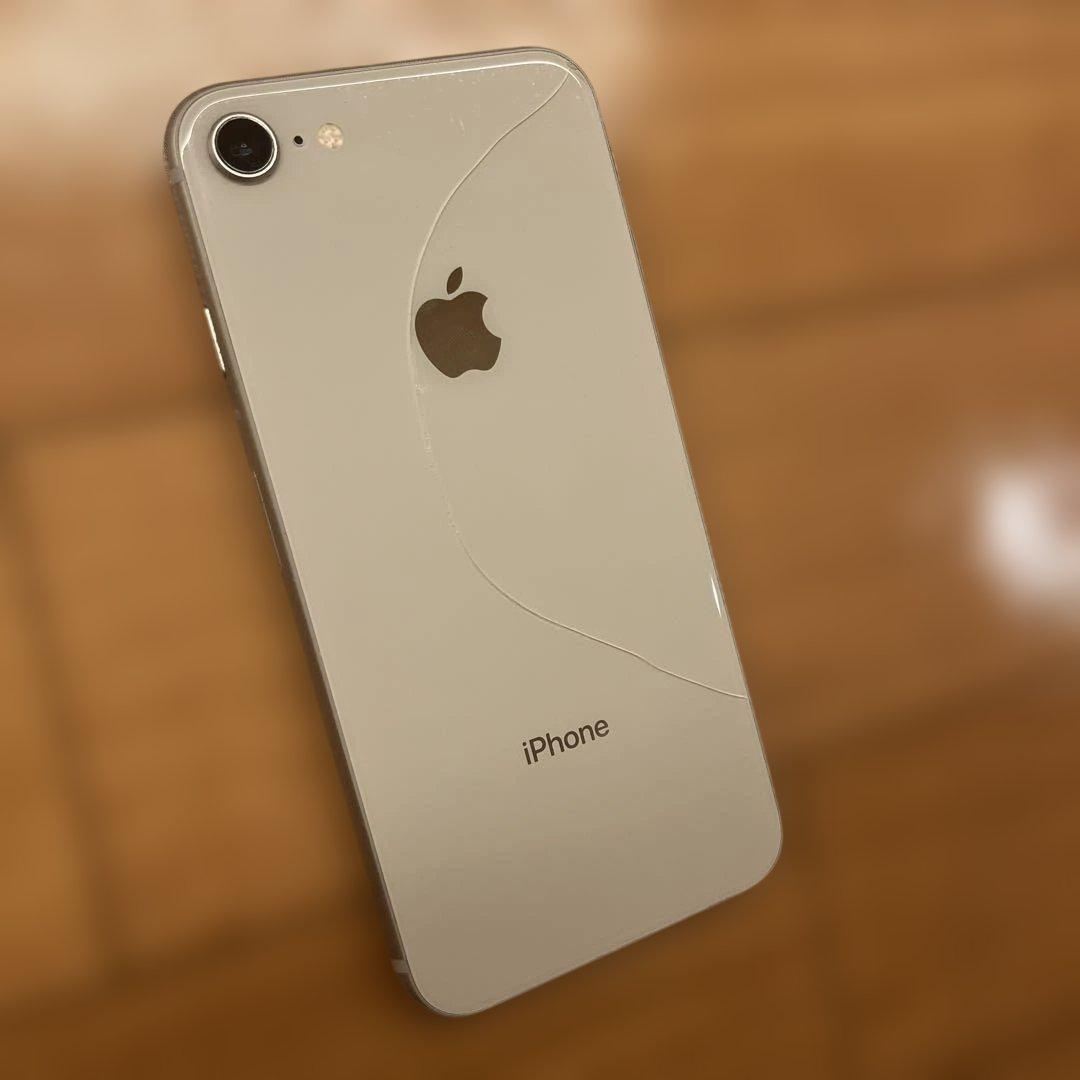 iPhone 8 シルバー 本体
