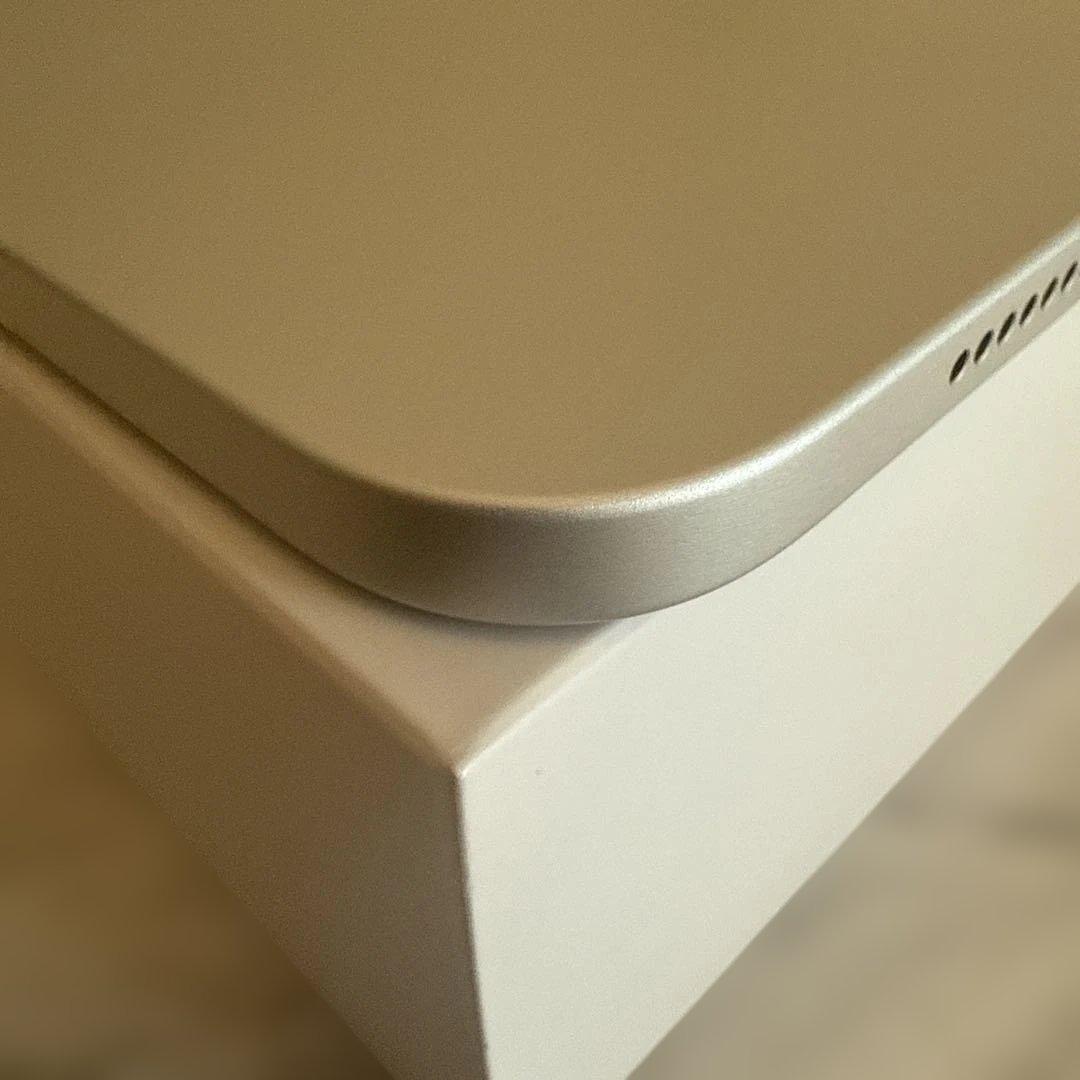 Apple iPad シルバー 本体 第11世代 A16 128GB おまけ付