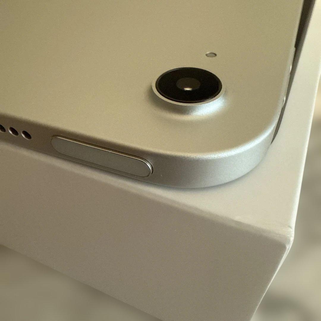 Apple iPad シルバー 本体 第11世代 A16 128GB おまけ付