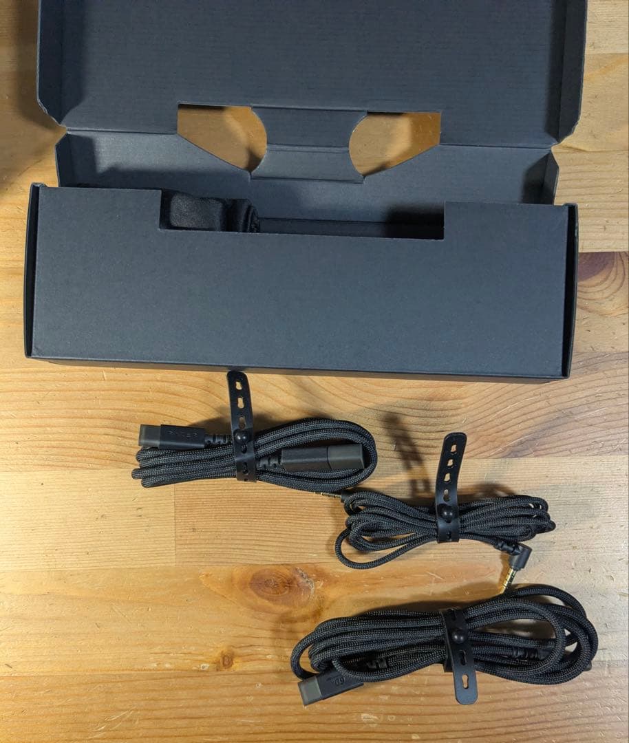 ヘッドホン Razer Kraken V4 Pro RZ04-05160100-R3M1