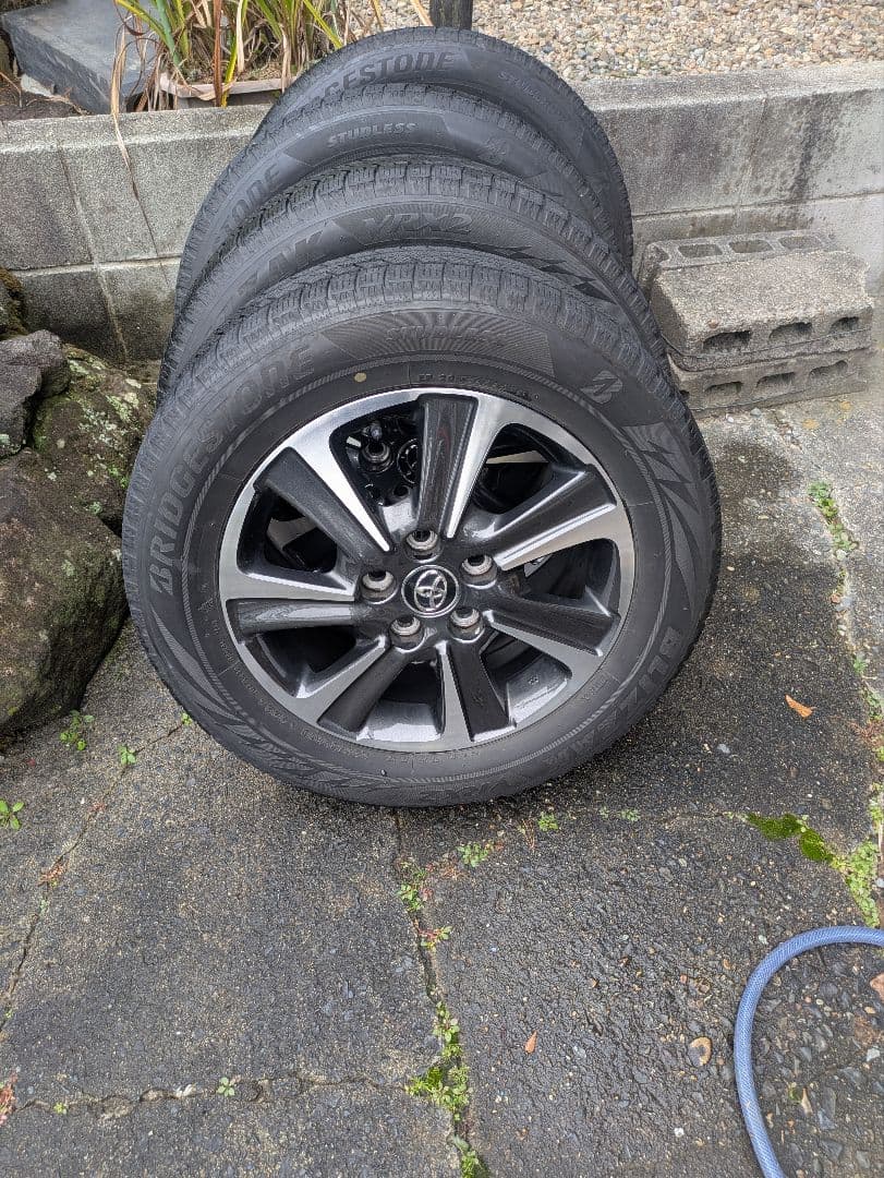 手渡し限定ノアヴォクシー205/60R16 スタッドレス＆ホイール4本セット