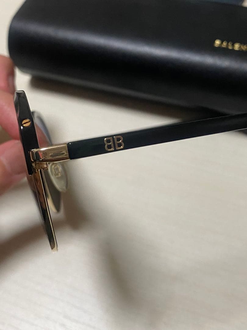 【最終値下げ】美品　BALENCIAGA ロゴ入りサングラス　ブラック