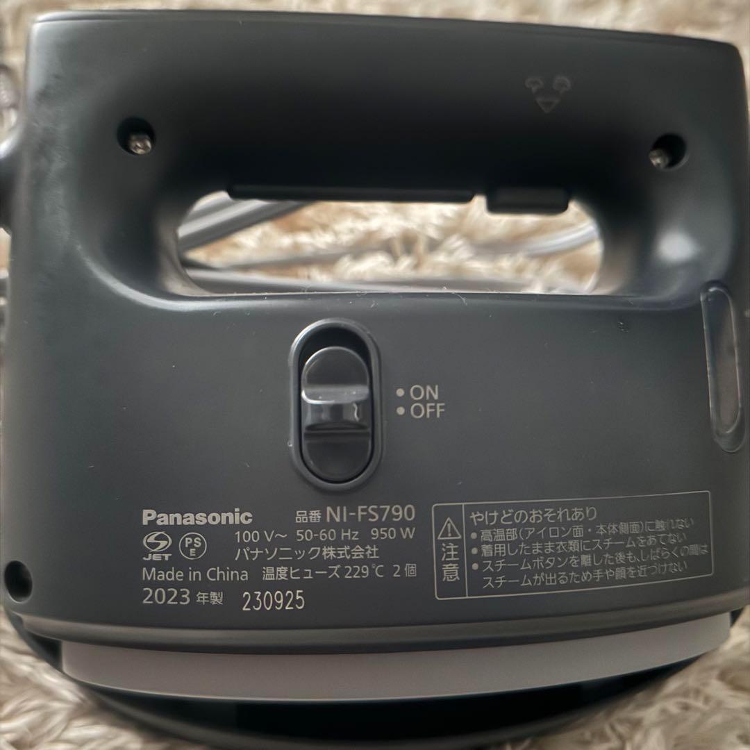 【美品】Panasonic NI-FS790 衣類 スチーマー グレー
