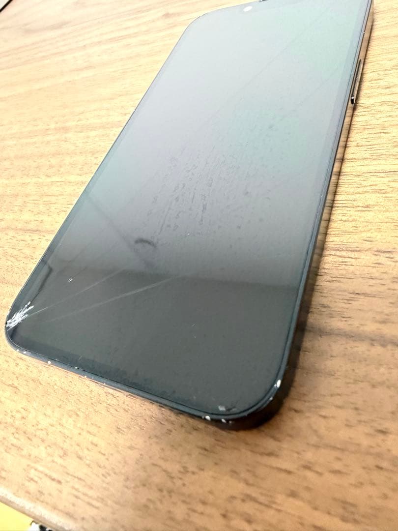 iPhone 16e 128gb ブラック 画面割れ