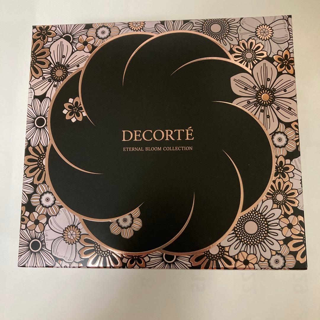 コスメデコルテ　エターナルブルームコレクション2025年　クリスマスコフレ