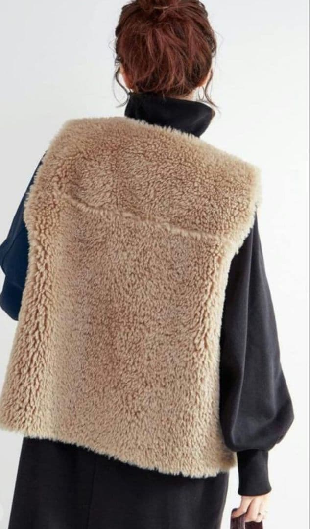 B.C stock ムートンライクリバーシブル ベスト タグ付　新品