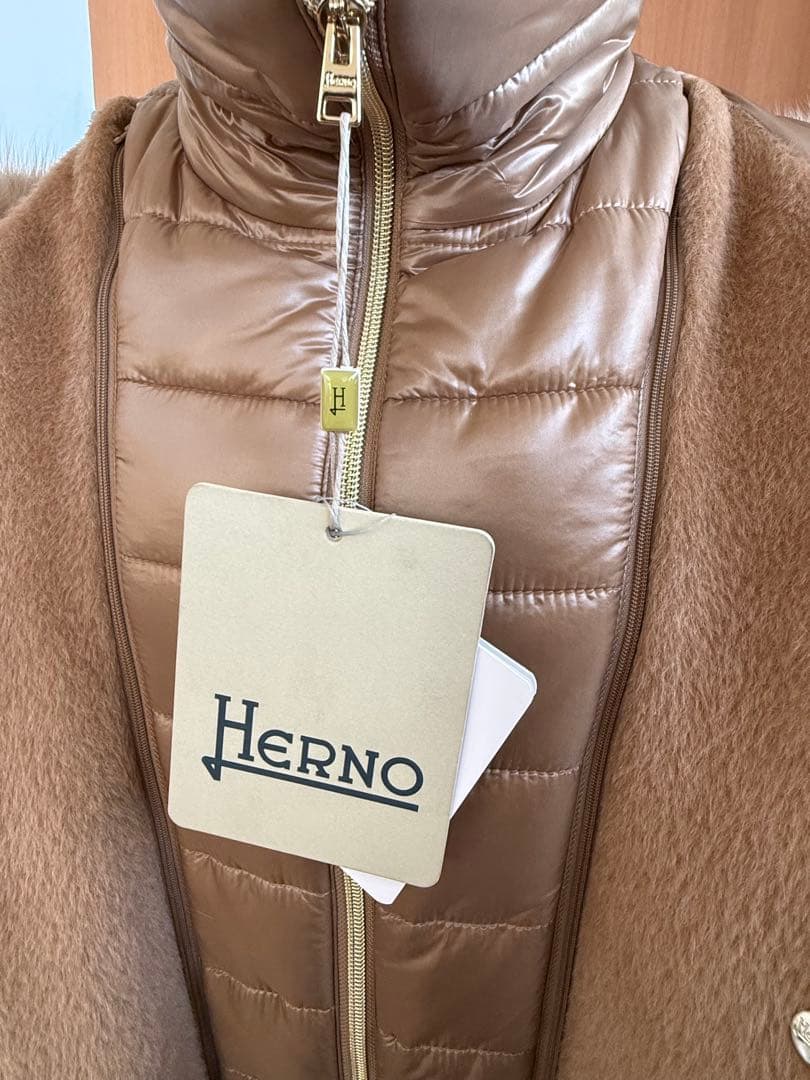 モ*ガ様 HERNOキャメル 42 上質アルパカウールファーつき　タグつき未使用