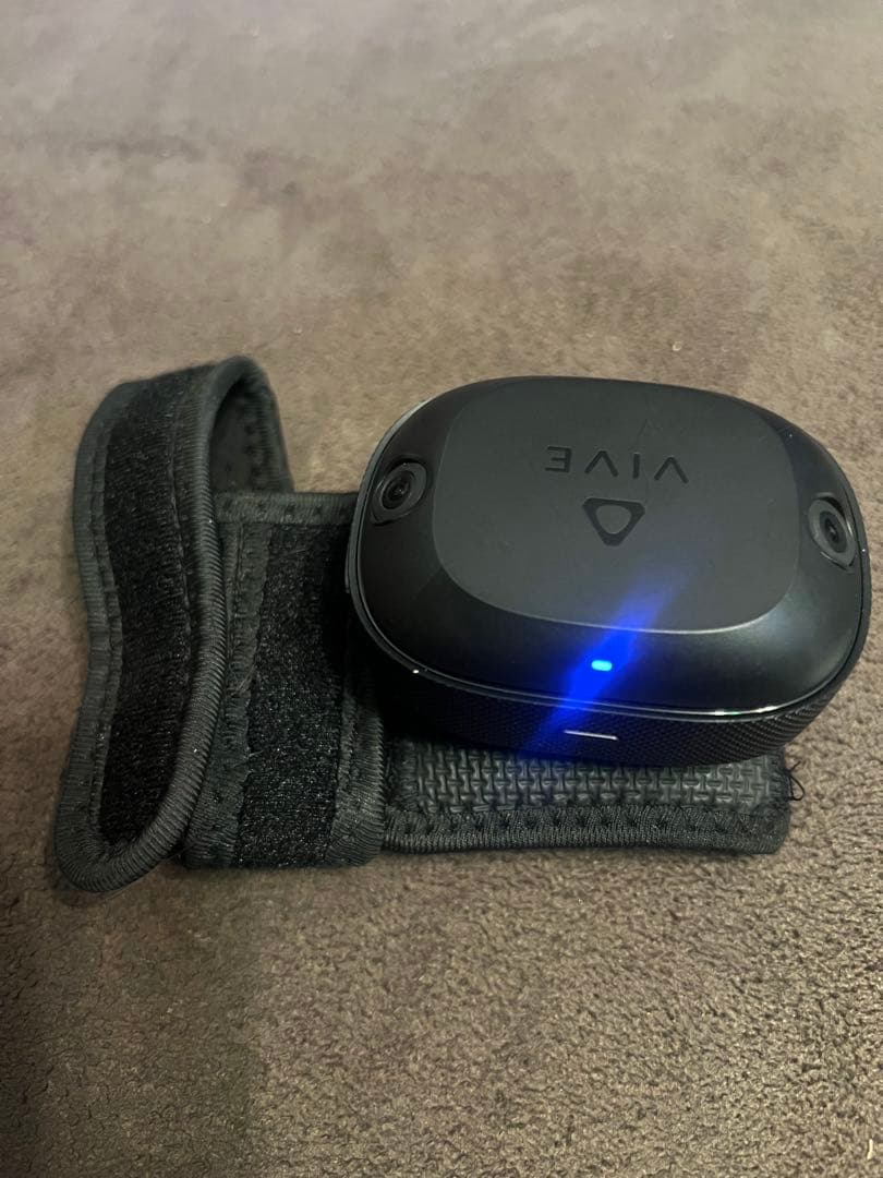 VIVE ultimate Tracker ストラップ付き