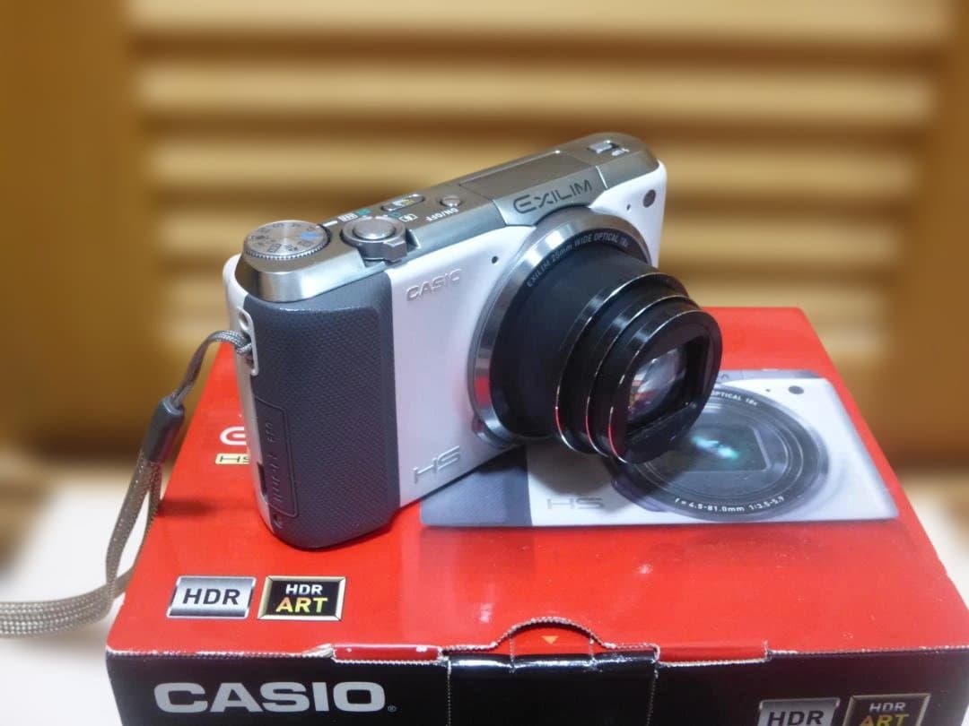 CASIO EX-ZR700 コンパクトデジタルカメラ【中古美品】