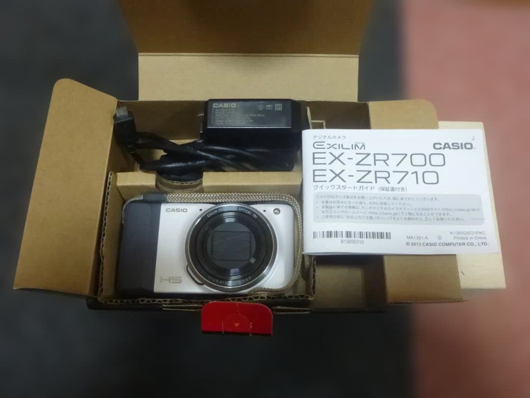 CASIO EX-ZR700 コンパクトデジタルカメラ【中古美品】