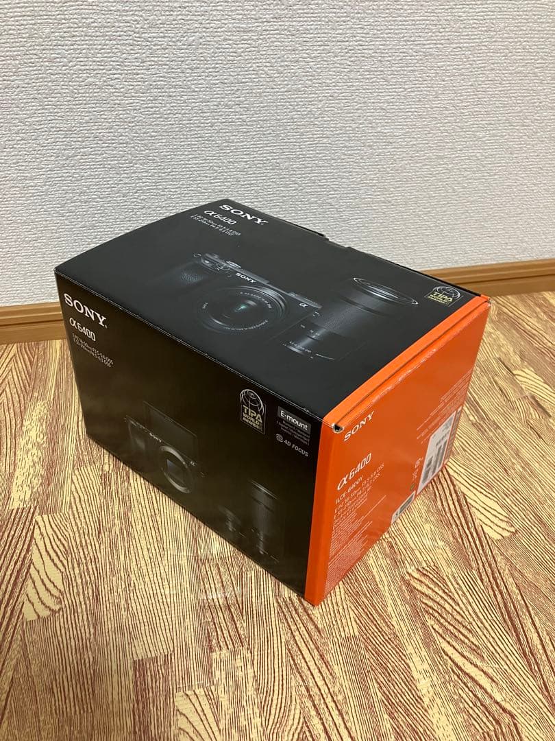 【極美品】SONY α6400 ダブルズームレンズキッド　シルバー　保証付