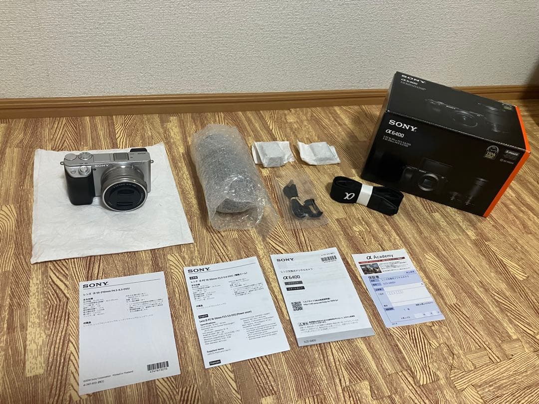 【極美品】SONY α6400 ダブルズームレンズキッド　シルバー　保証付