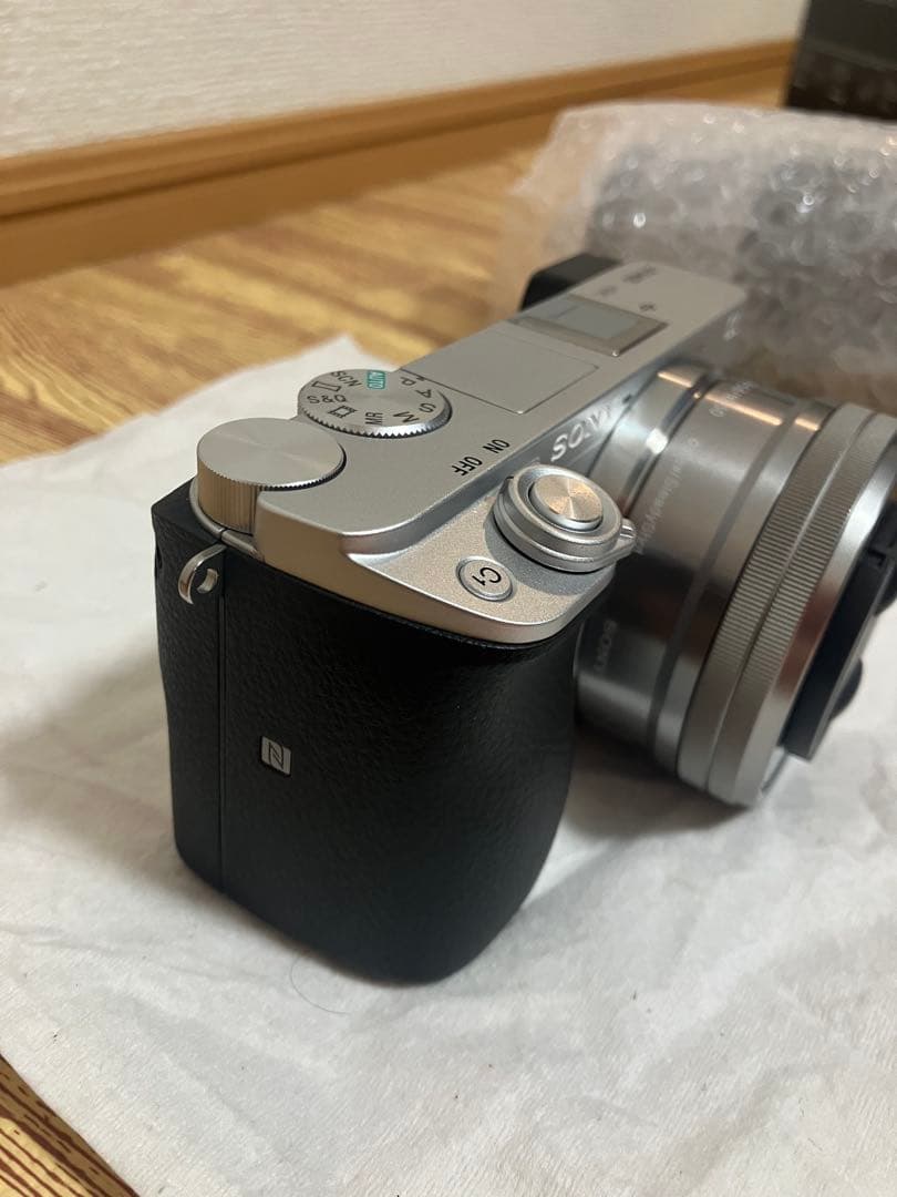 【極美品】SONY α6400 ダブルズームレンズキッド　シルバー　保証付