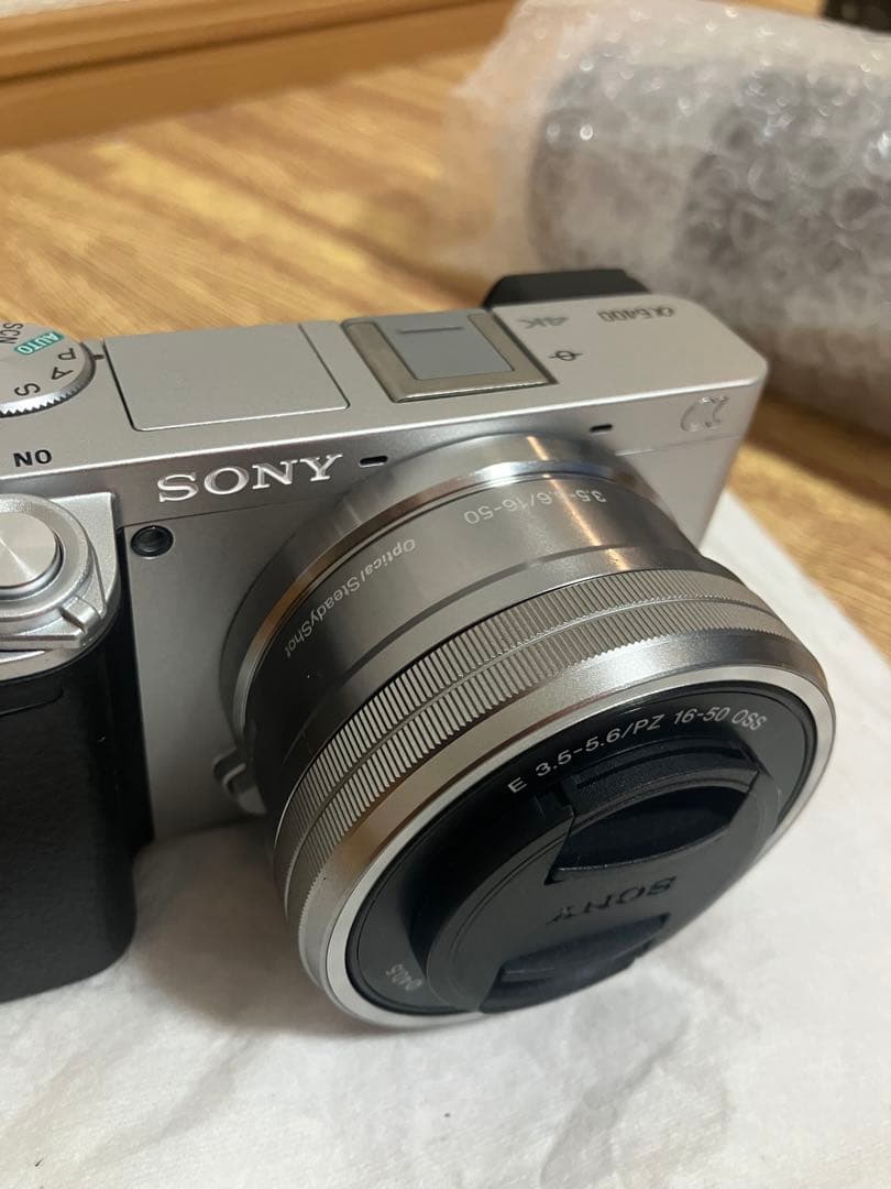 【極美品】SONY α6400 ダブルズームレンズキッド　シルバー　保証付