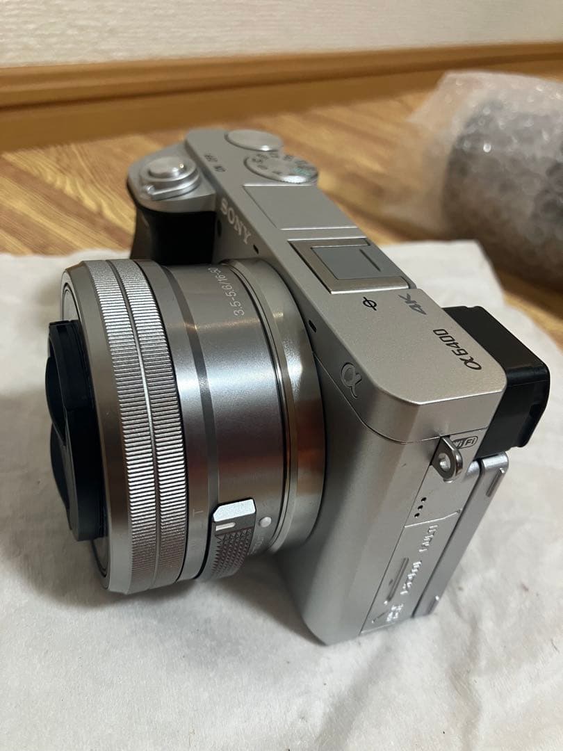 【極美品】SONY α6400 ダブルズームレンズキッド　シルバー　保証付