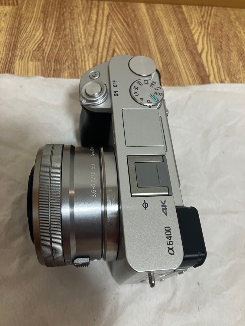 【極美品】SONY α6400 ダブルズームレンズキッド　シルバー　保証付