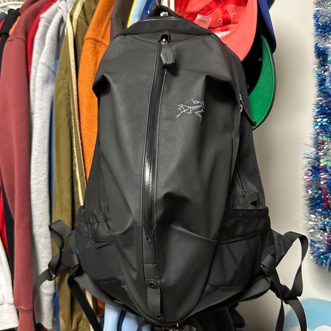 Arc'teryx ブラック リュック　銀刺繍