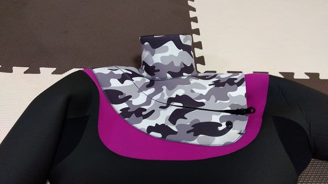 レディースセミドライ　Sサイズ