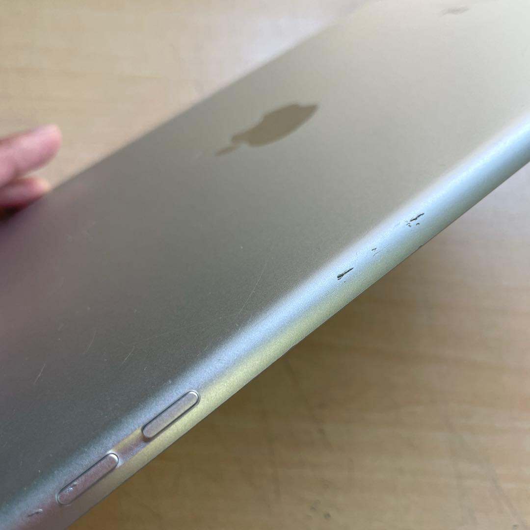 iPad 第6世代　A1893　Wi-Fiモデル　シルバー　32GB #3