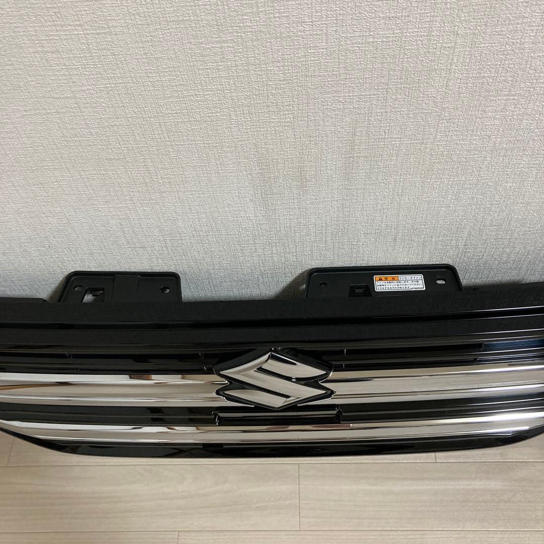 新型 スペーシア カスタム　純正フロントグリル　(新車外し)