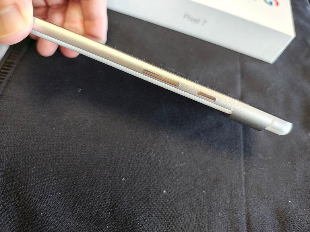 Pixel7　白　ホワイト 128ＧＢ　中古の美品　おまけのケース3個付き