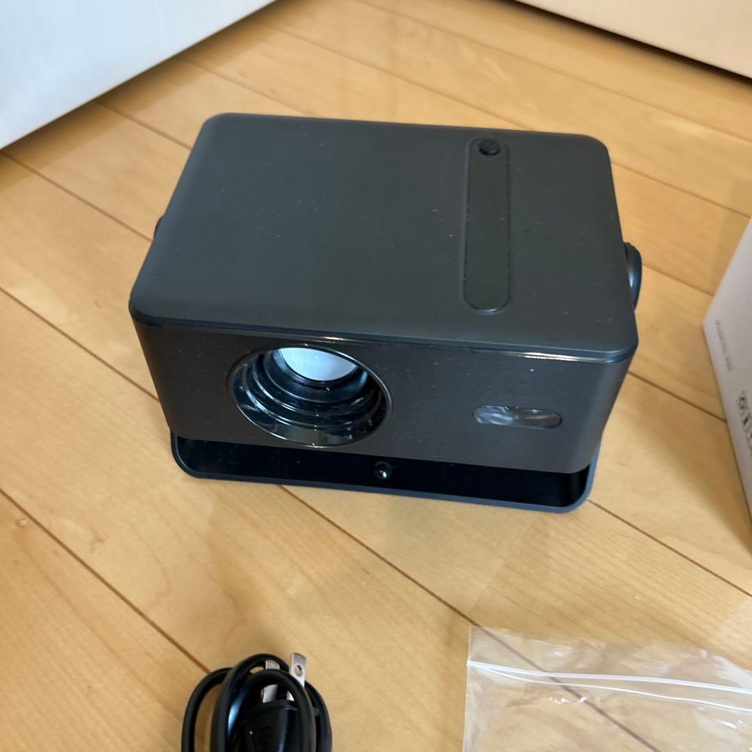 プロジェクター家庭用 小型 600ANSI 4K対応 MX1ブラック　ほぼ新品