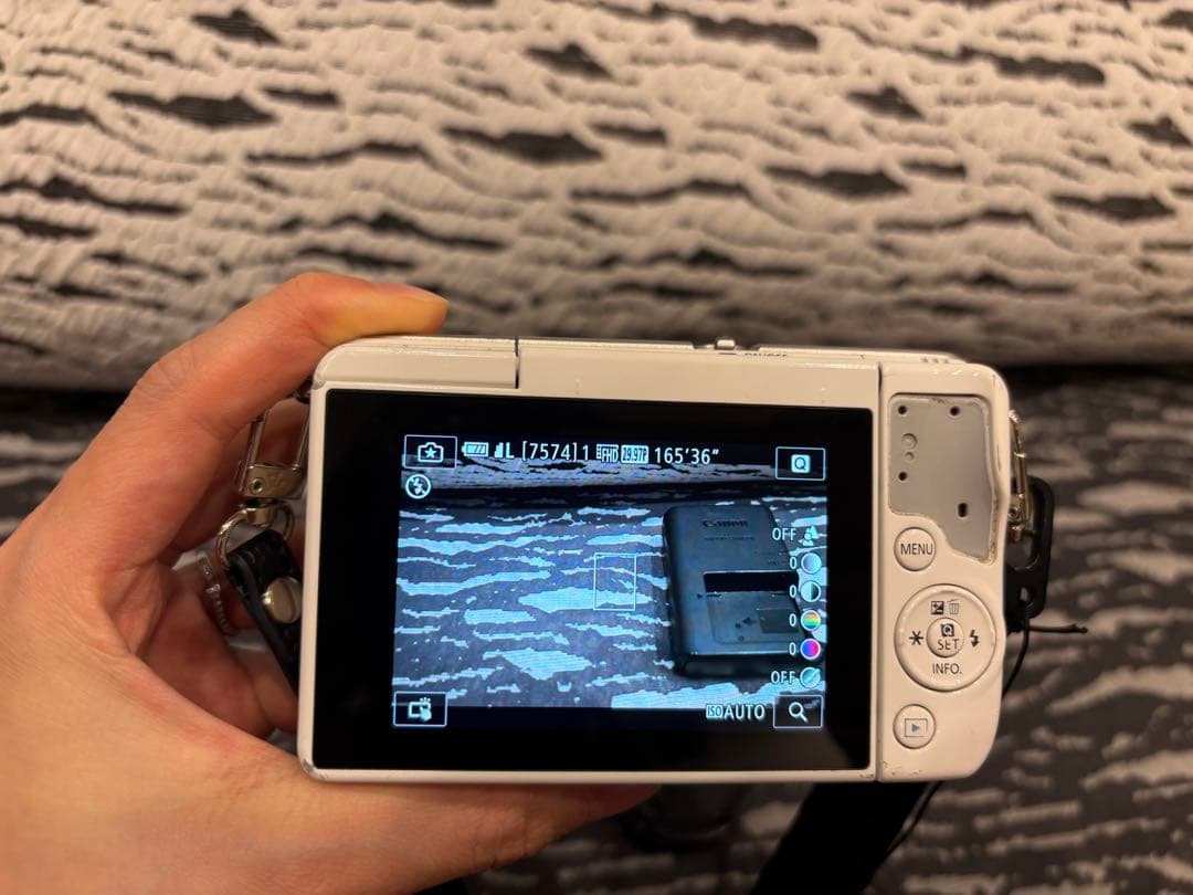 Canon M10 ミラーレス一眼 ホワイト 本体 バッテリー付き