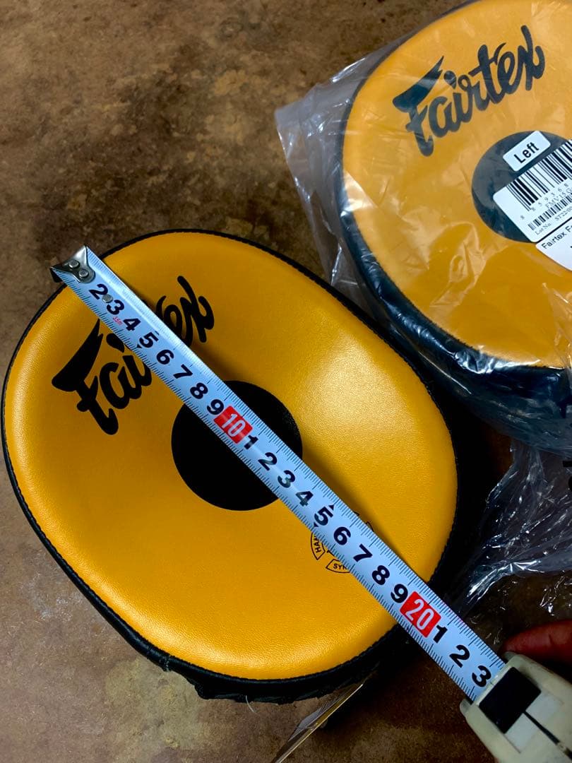 新品 未使用 軽量 小ぶり フェアテックス パンチングミット フォーカスミット