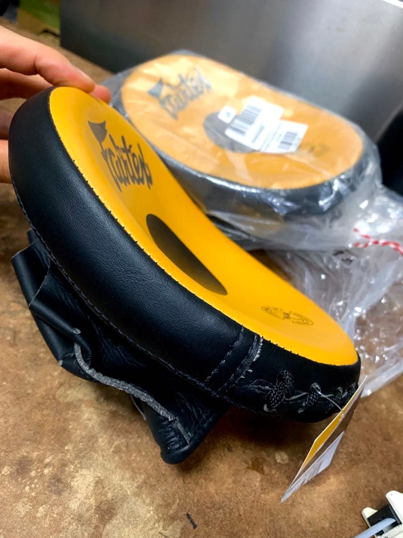 新品 未使用 軽量 小ぶり フェアテックス パンチングミット フォーカスミット