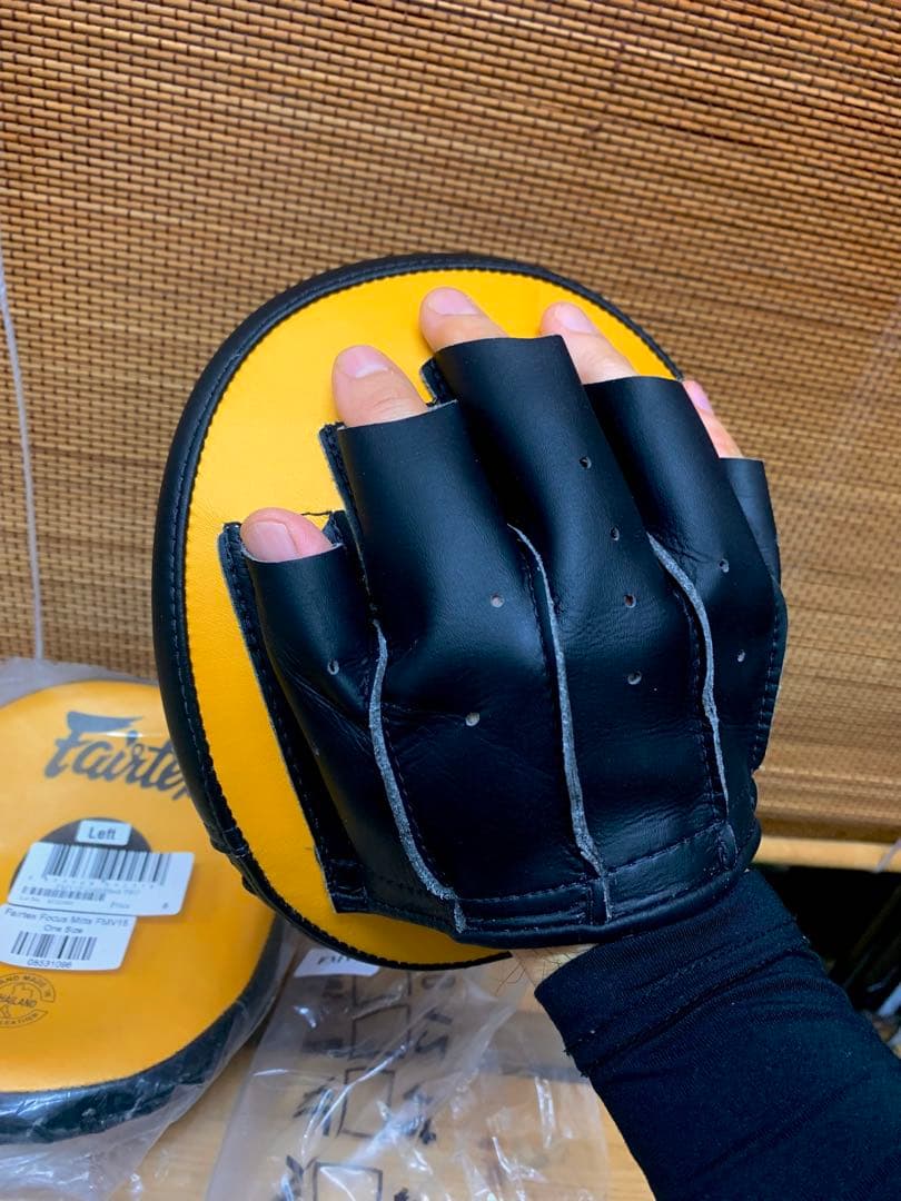 新品 未使用 軽量 小ぶり フェアテックス パンチングミット フォーカスミット