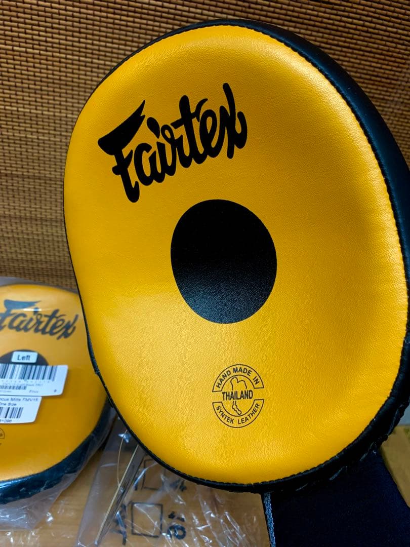 新品 未使用 軽量 小ぶり フェアテックス パンチングミット フォーカスミット