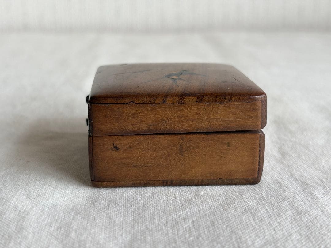 アンティーク　ツバメのモシュリンヌ