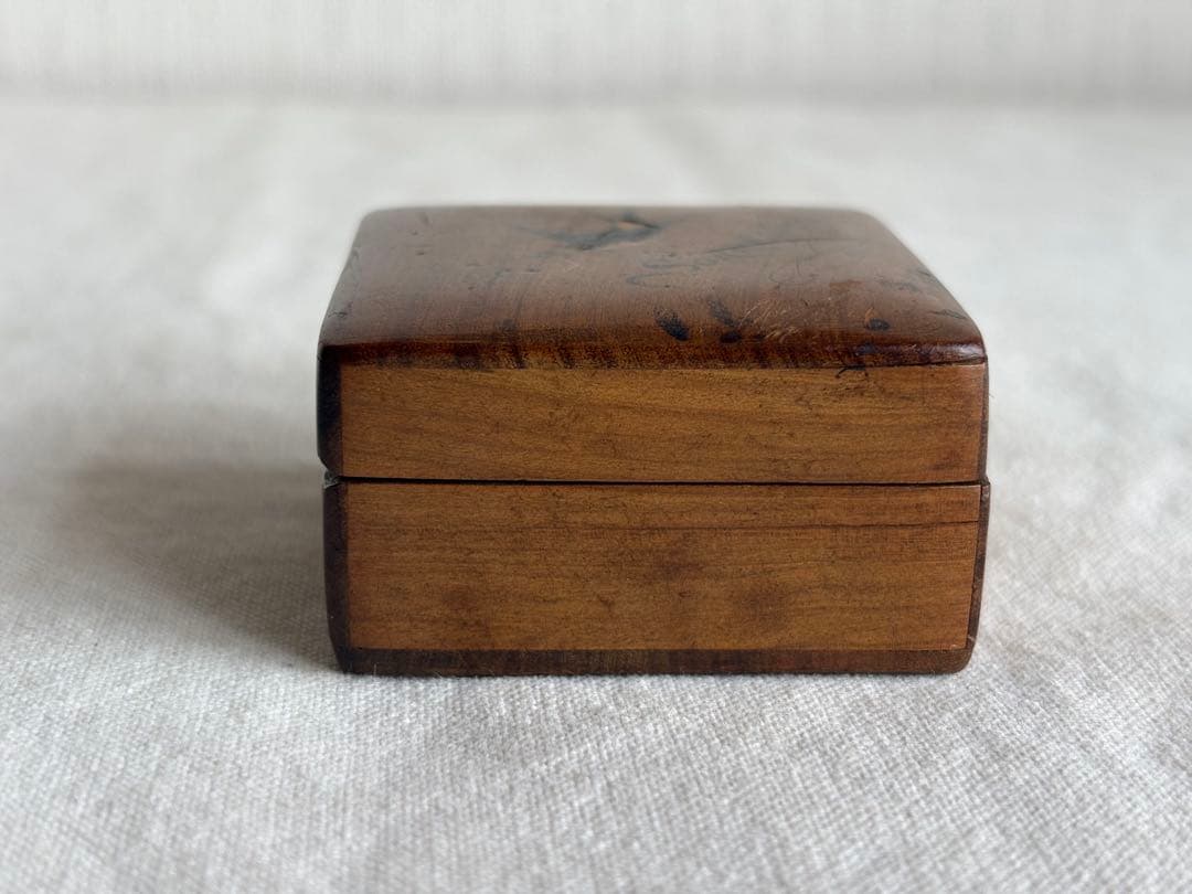 アンティーク　ツバメのモシュリンヌ