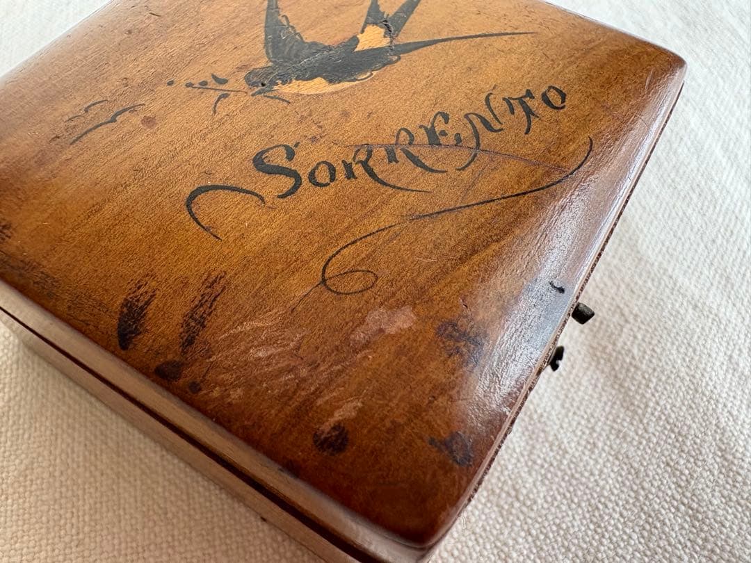 アンティーク　ツバメのモシュリンヌ