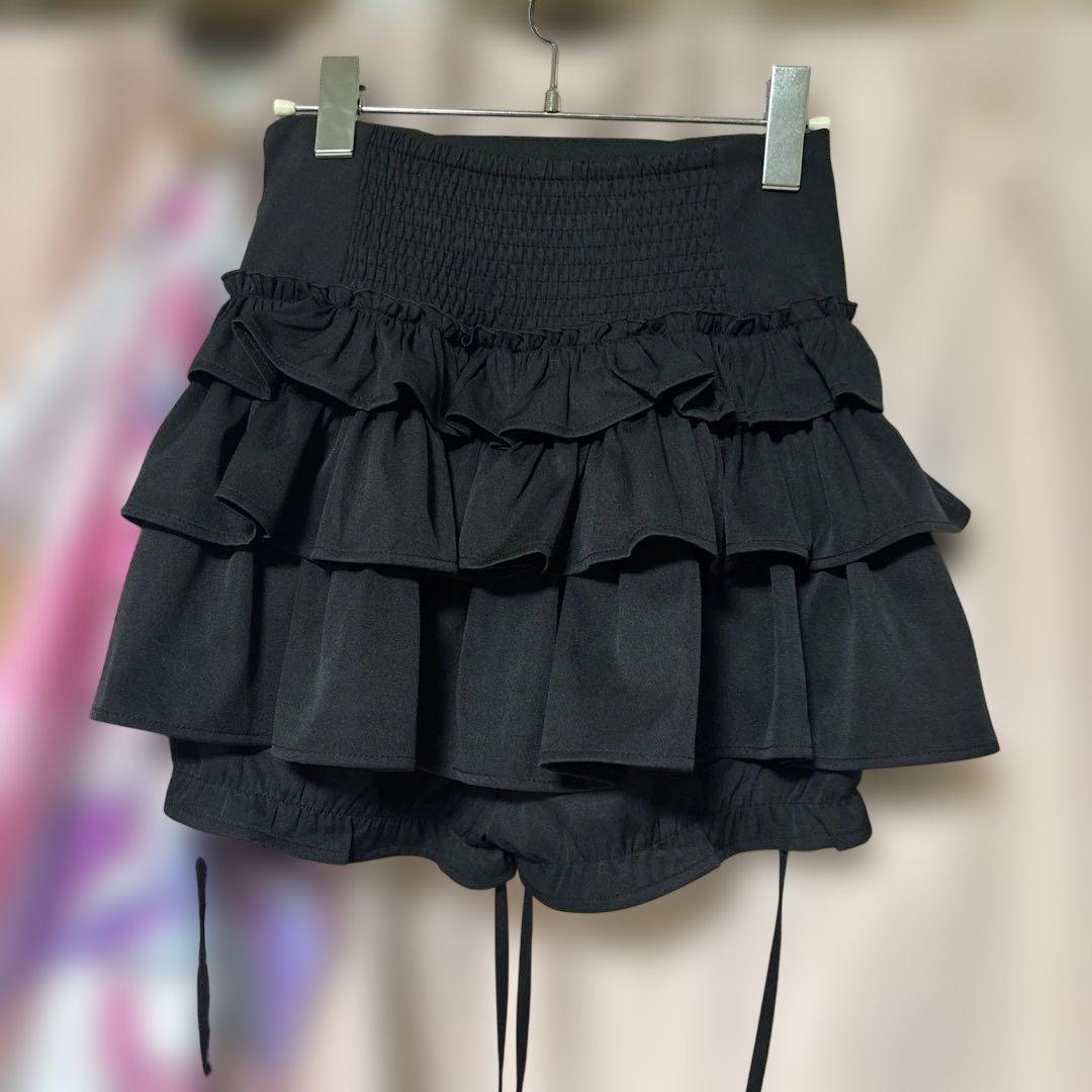 アミリージュ　ハイウエストエンブレムボタン付きフリルパンツ