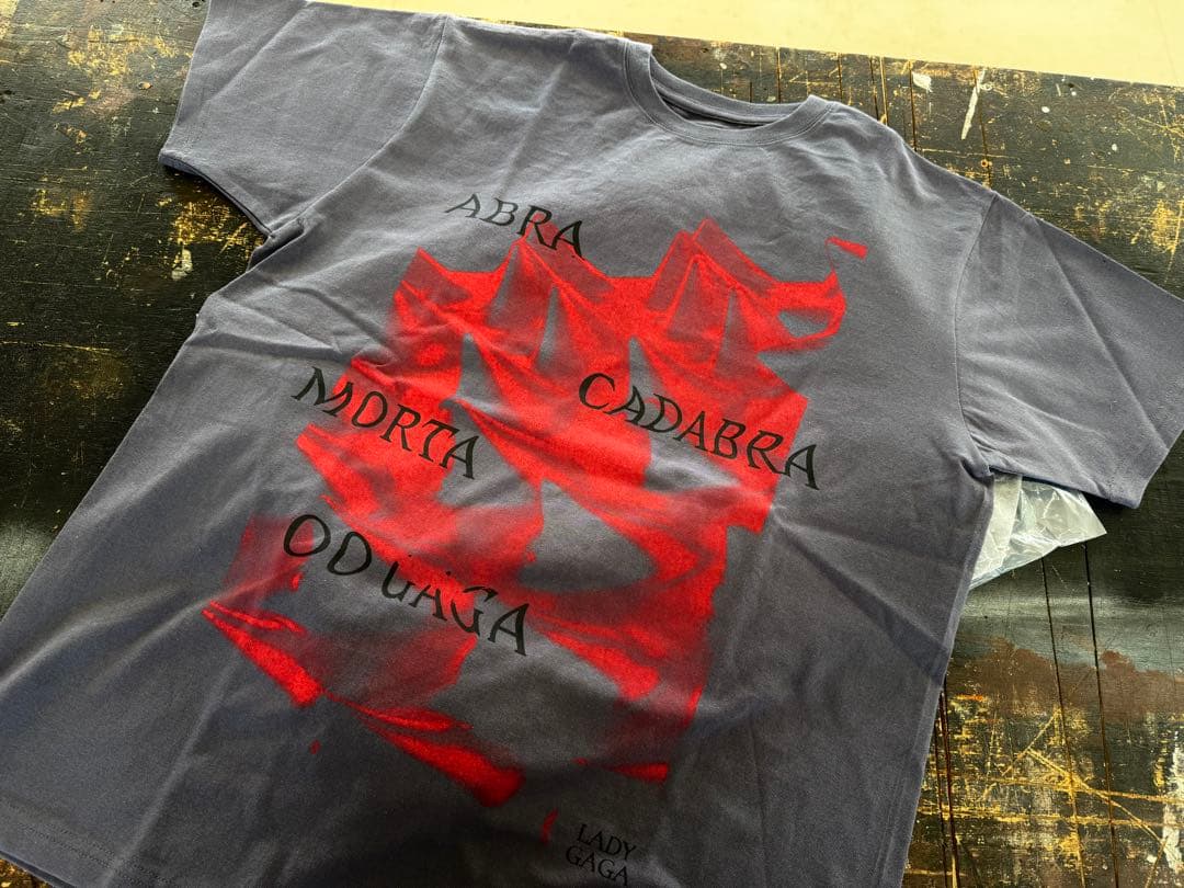 (新品)レディーガガ VIP Abracadabra Tシャツ S〜最安値〜