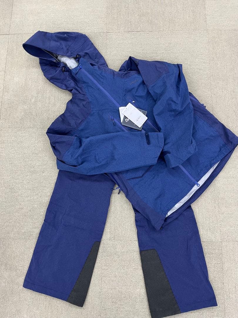 友蔵専用新品未使用　phenix スキーウエア　セット　上Lサイズ 下Mサイズ
