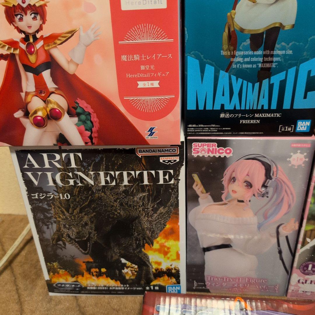 折りたたみテーブルとフィギュア20点セット