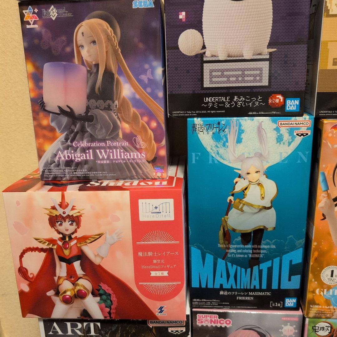 折りたたみテーブルとフィギュア20点セット