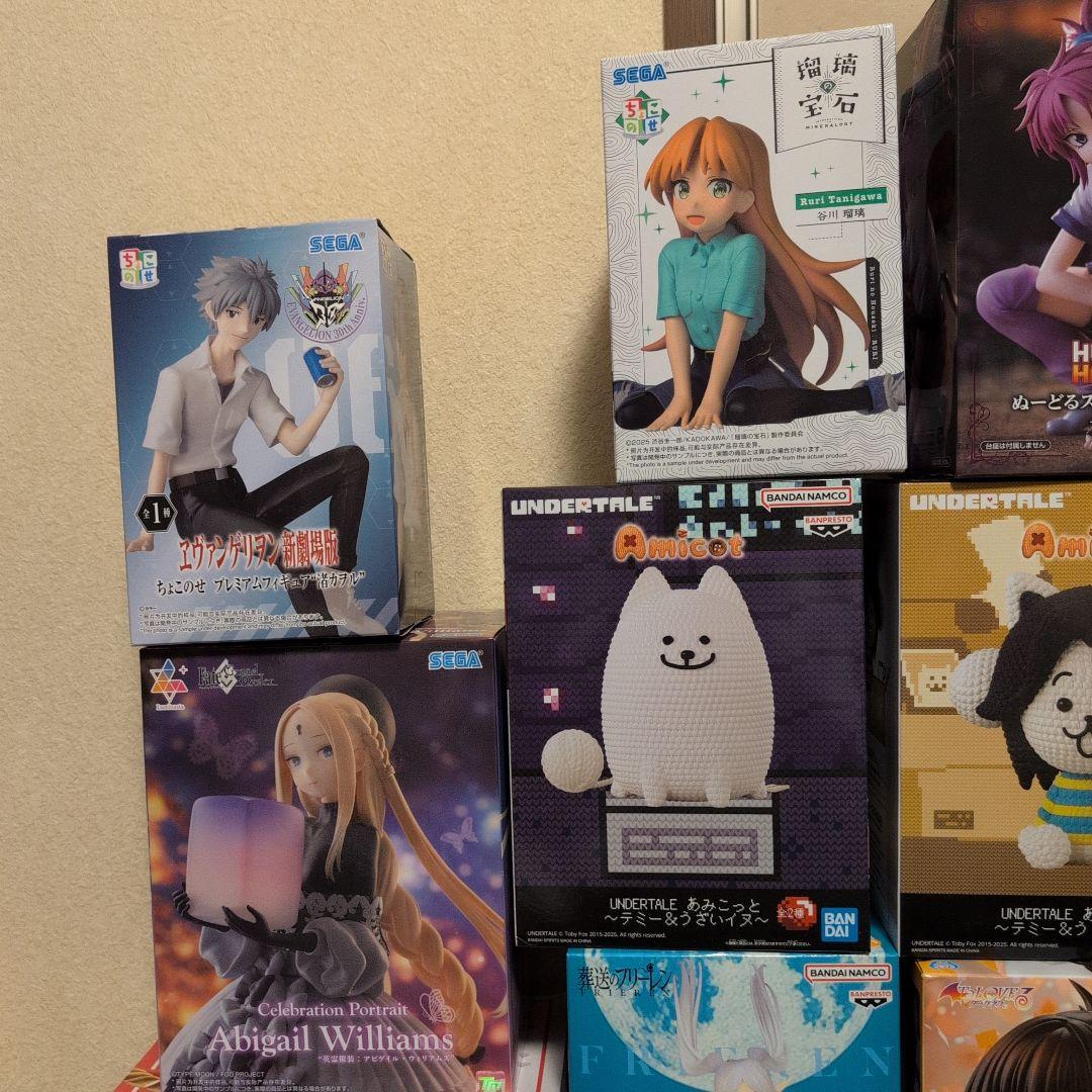 折りたたみテーブルとフィギュア20点セット