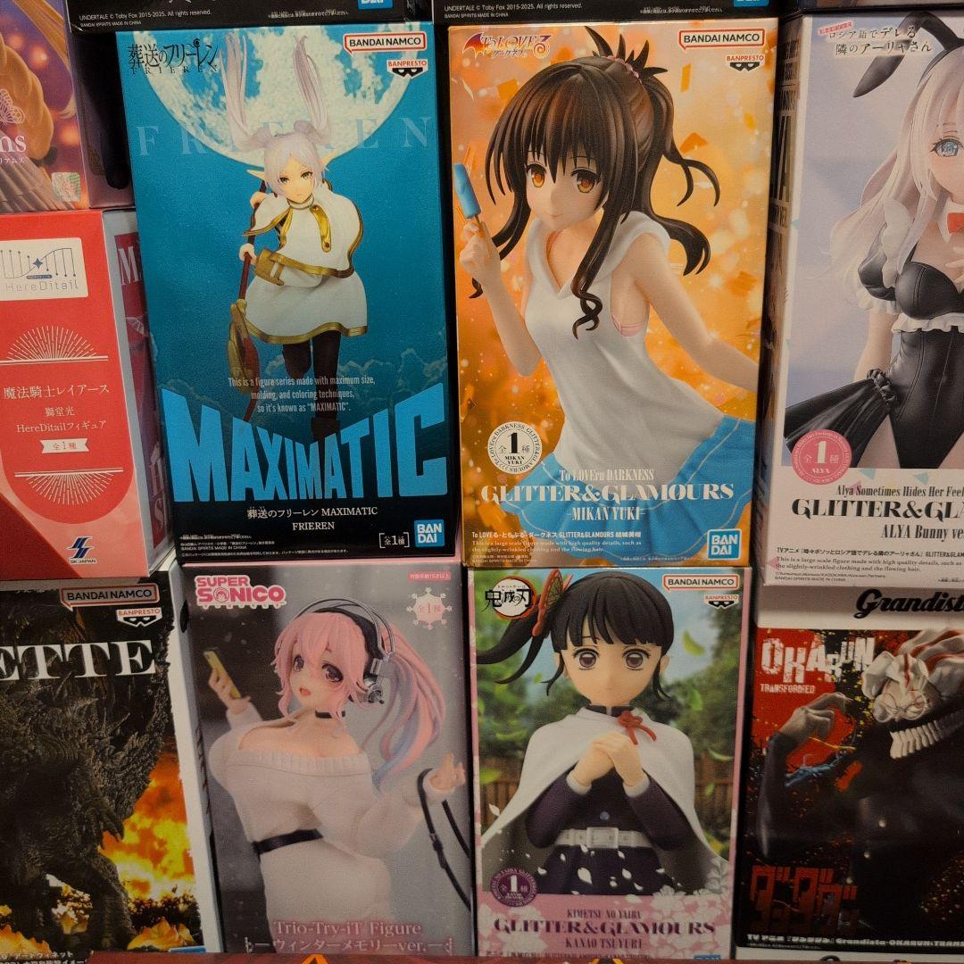 折りたたみテーブルとフィギュア20点セット