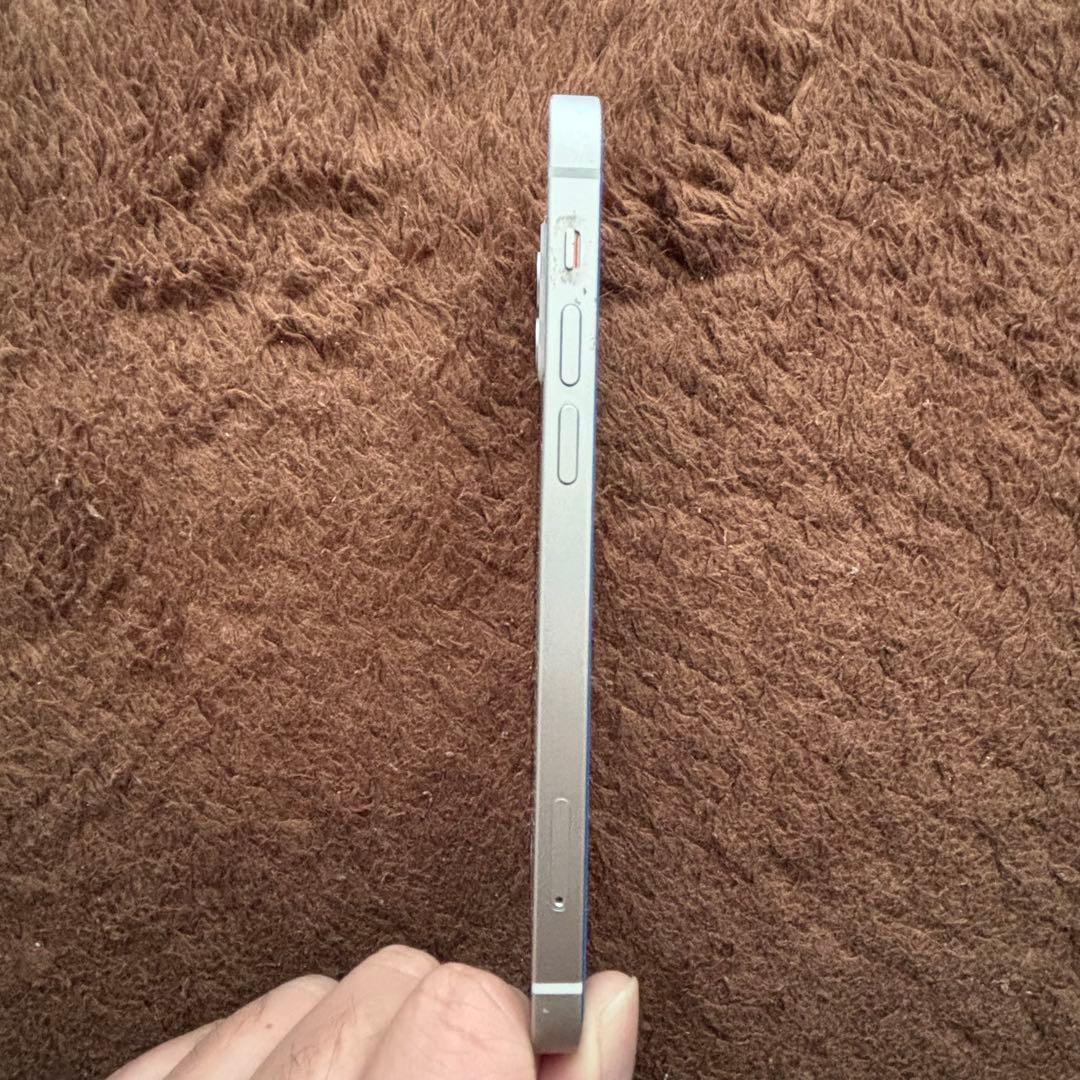 ホワイトiPhone 12 64GB