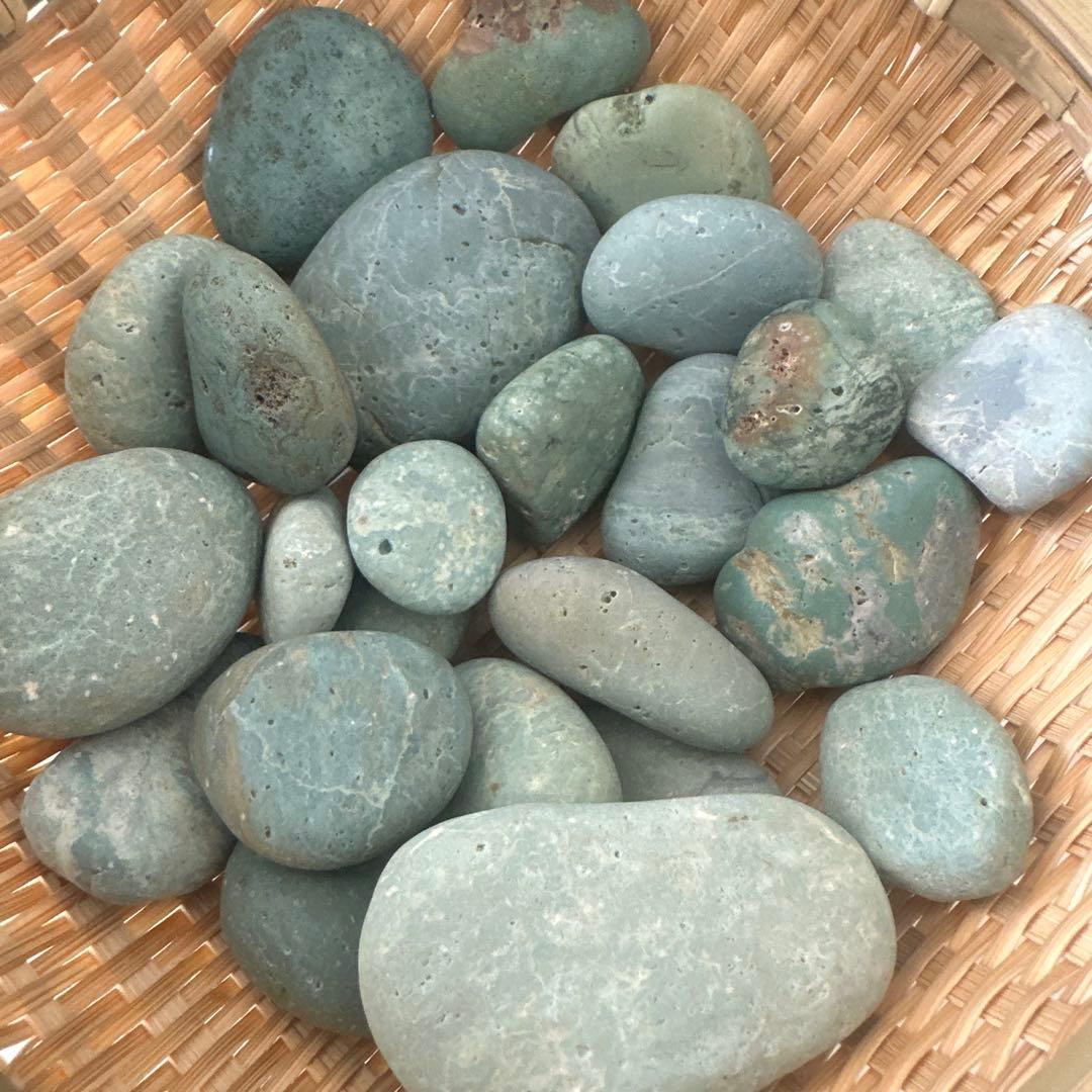 【ケイ様】津軽錦石　ルース　草入り瑪瑙　碧玉　サンダーエッグ　勾玉【おまけ付き】