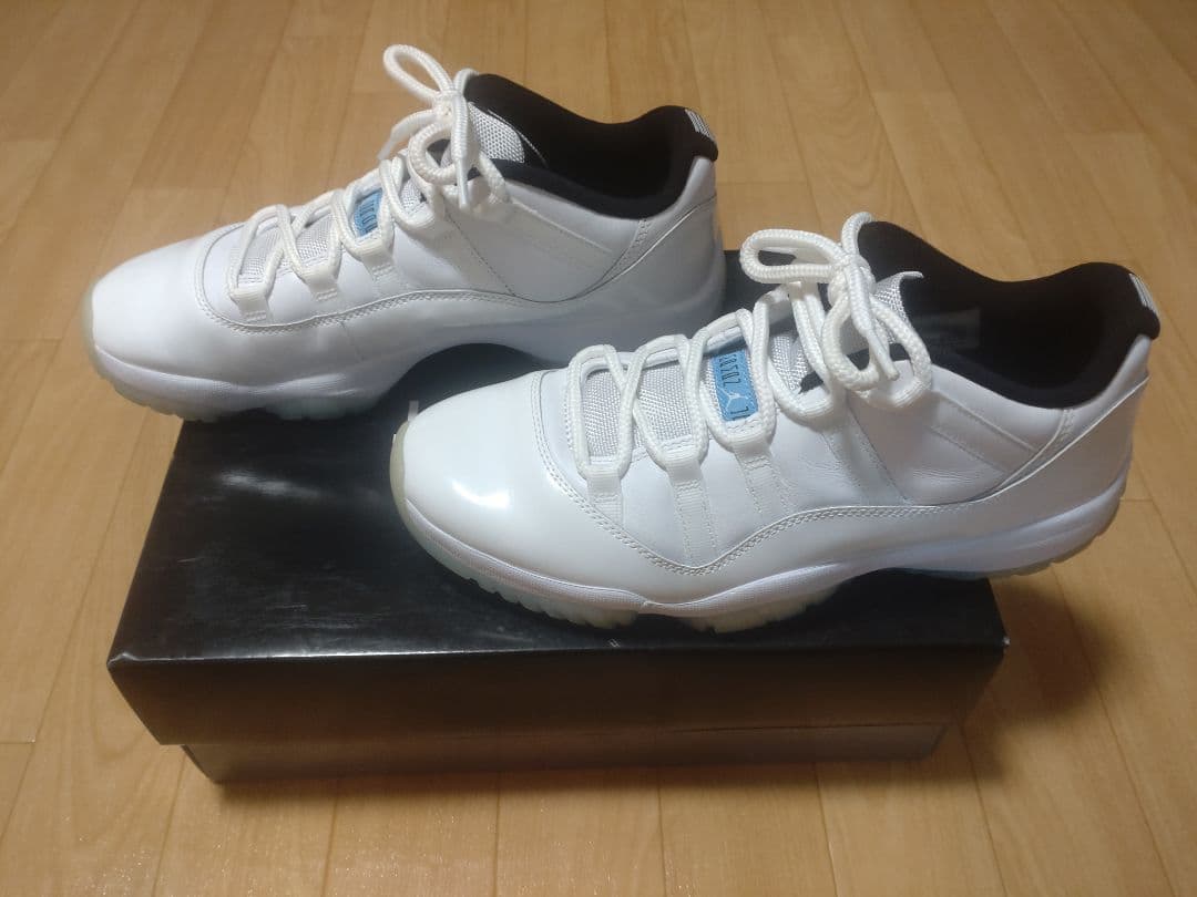 シューズ(男性用) Nike Air Jordan 11 Low 27.5cm