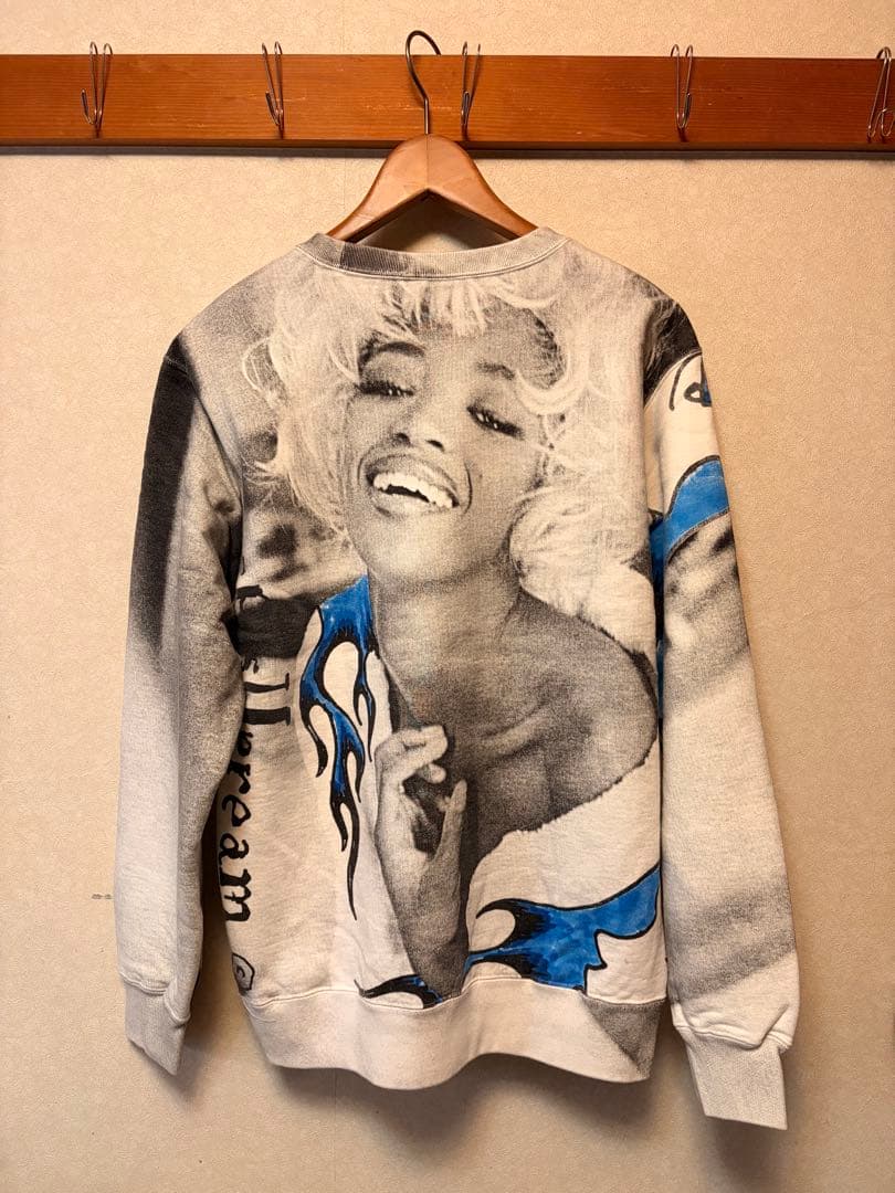 トップス Supreme Naomi