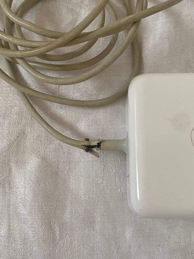 MacBook Air 11-inch A1465 初期化済み 充電器・箱付き