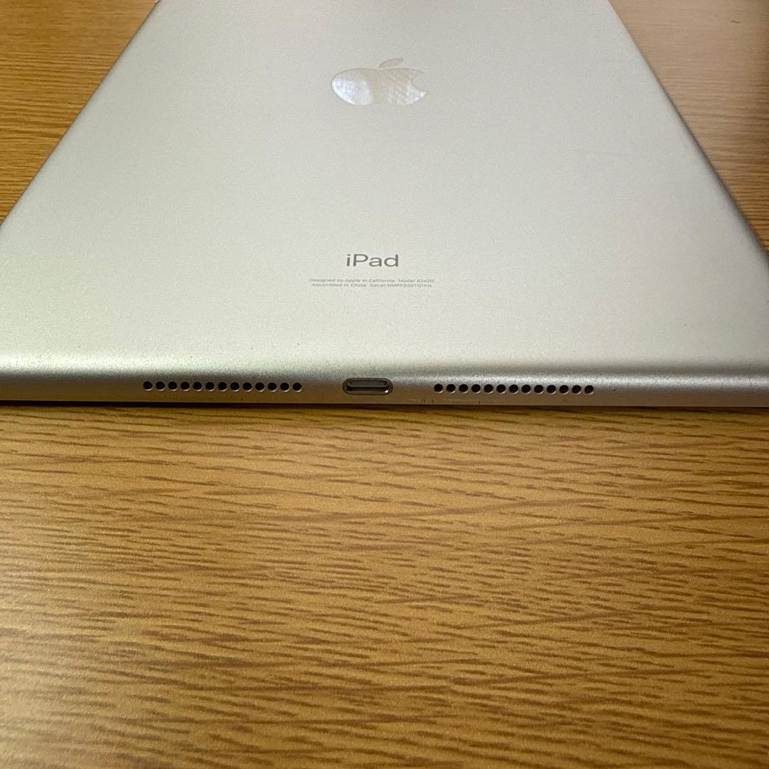 iPad 第8世代 Wi-Fi+Cellular10.2インチ シルバー