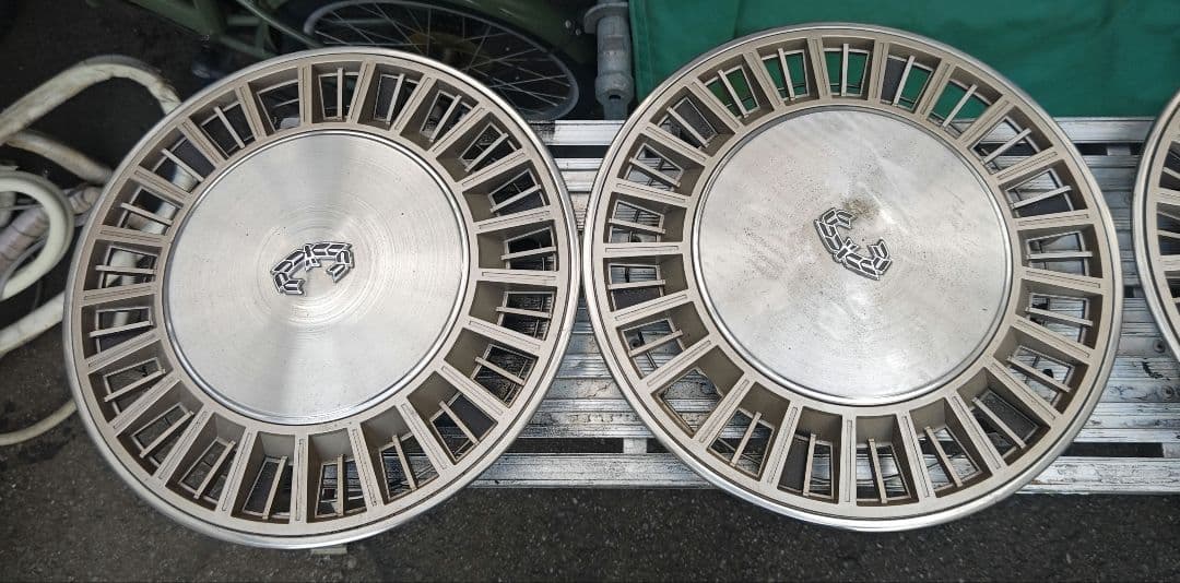 日産 ローレル 純正 ホイールキャップ ホイールカバー 4個セット 中古